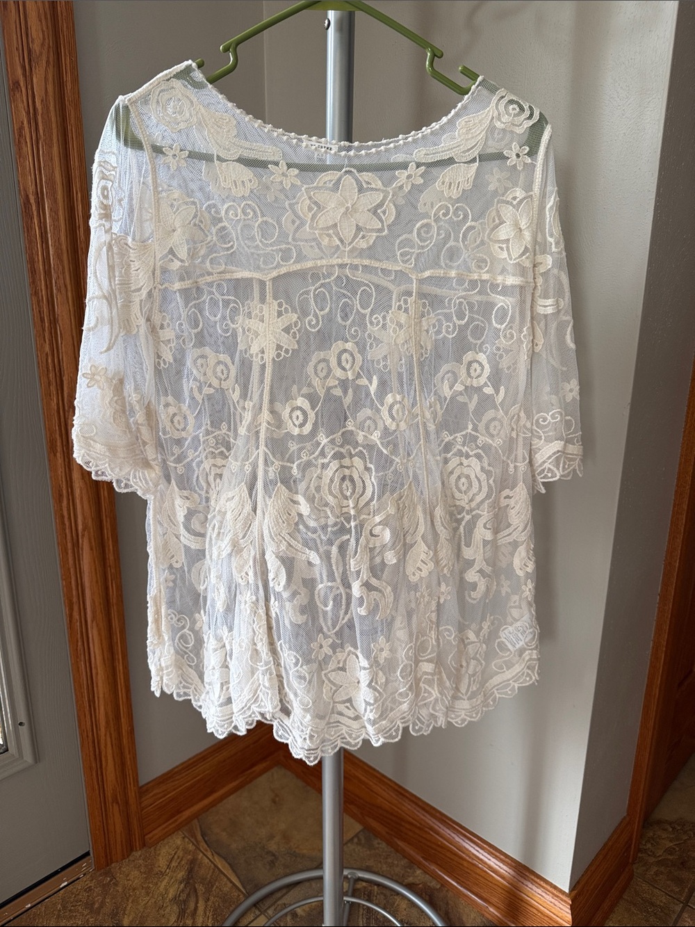 En Creme Ivory Floral Lace Overlay Blouse